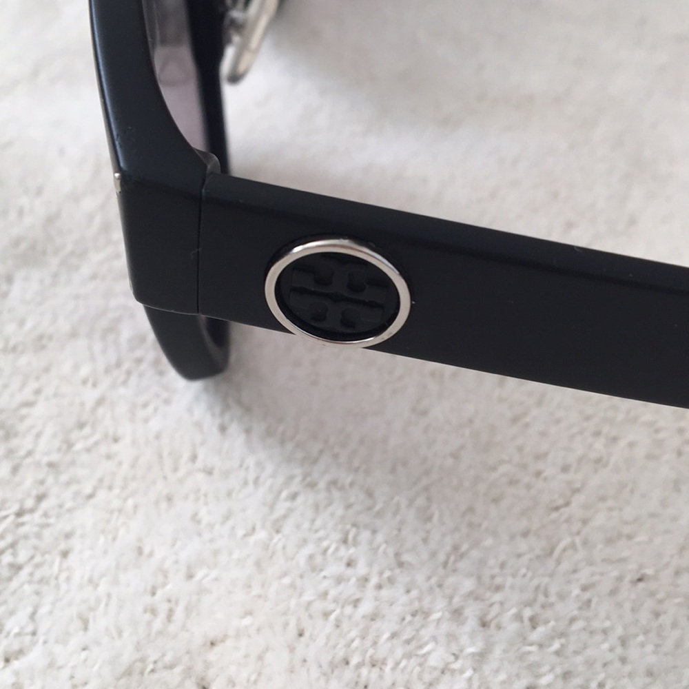 Tory Burch Sunglasses - Picture 5 of 6
